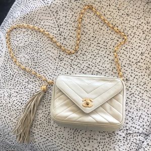 Chanel V crossing times